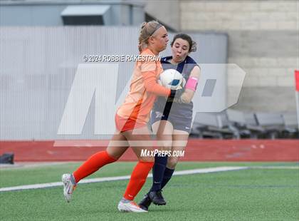Thumbnail 3 in Wakeland vs. Reedy (UIL 5A Regional Final Playoff) photogallery.