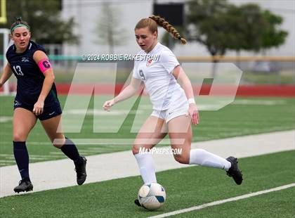 Thumbnail 3 in Wakeland vs. Reedy (UIL 5A Regional Final Playoff) photogallery.