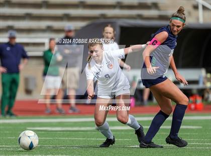 Thumbnail 3 in Wakeland vs. Reedy (UIL 5A Regional Final Playoff) photogallery.