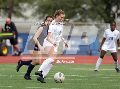Thumbnail 2 in Wakeland vs. Reedy (UIL 5A Regional Final Playoff) photogallery.