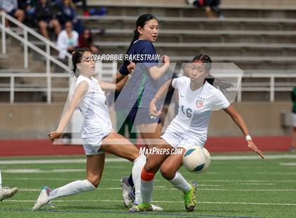 Thumbnail 2 in Wakeland vs. Reedy (UIL 5A Regional Final Playoff) photogallery.