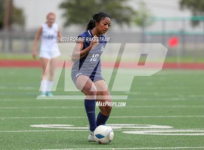 Thumbnail 3 in Wakeland vs. Reedy (UIL 5A Regional Final Playoff) photogallery.