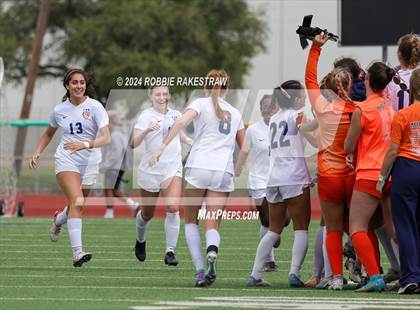 Thumbnail 1 in Wakeland vs. Reedy (UIL 5A Regional Final Playoff) photogallery.