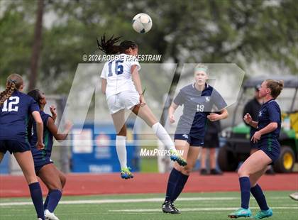 Thumbnail 3 in Wakeland vs. Reedy (UIL 5A Regional Final Playoff) photogallery.