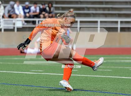 Thumbnail 1 in Wakeland vs. Reedy (UIL 5A Regional Final Playoff) photogallery.
