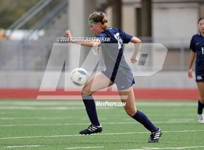 Thumbnail 3 in Wakeland vs. Reedy (UIL 5A Regional Final Playoff) photogallery.