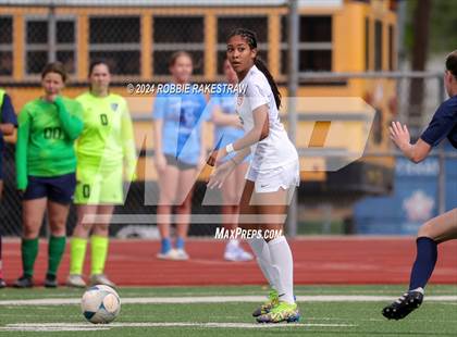 Thumbnail 1 in Wakeland vs. Reedy (UIL 5A Regional Final Playoff) photogallery.