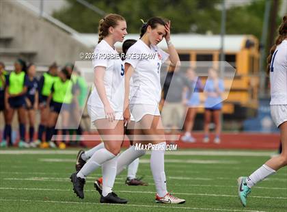 Thumbnail 3 in Wakeland vs. Reedy (UIL 5A Regional Final Playoff) photogallery.