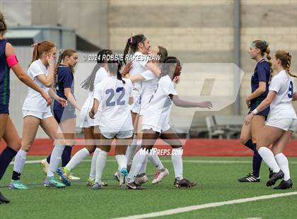 Thumbnail 3 in Wakeland vs. Reedy (UIL 5A Regional Final Playoff) photogallery.