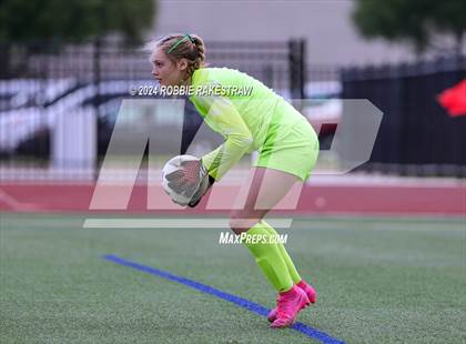 Thumbnail 1 in Wakeland vs. Reedy (UIL 5A Regional Final Playoff) photogallery.
