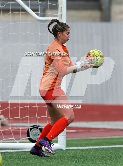Thumbnail 3 in Wakeland vs. Reedy (UIL 5A Regional Final Playoff) photogallery.