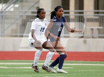 Thumbnail 3 in Wakeland vs. Reedy (UIL 5A Regional Final Playoff) photogallery.