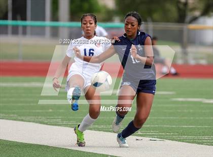 Thumbnail 1 in Wakeland vs. Reedy (UIL 5A Regional Final Playoff) photogallery.