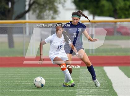 Thumbnail 2 in Wakeland vs. Reedy (UIL 5A Regional Final Playoff) photogallery.