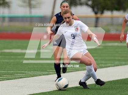 Thumbnail 3 in Wakeland vs. Reedy (UIL 5A Regional Final Playoff) photogallery.