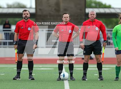 Thumbnail 1 in Wakeland vs. Reedy (UIL 5A Regional Final Playoff) photogallery.