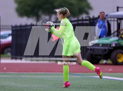 Thumbnail 2 in Wakeland vs. Reedy (UIL 5A Regional Final Playoff) photogallery.