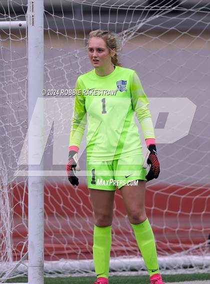 Thumbnail 1 in Wakeland vs. Reedy (UIL 5A Regional Final Playoff) photogallery.