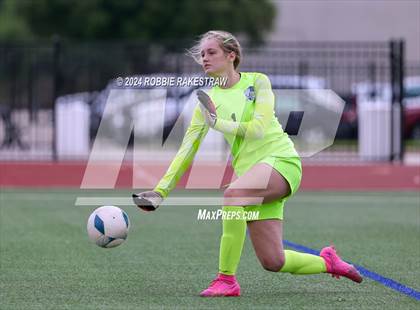 Thumbnail 2 in Wakeland vs. Reedy (UIL 5A Regional Final Playoff) photogallery.