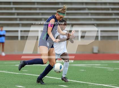 Thumbnail 1 in Wakeland vs. Reedy (UIL 5A Regional Final Playoff) photogallery.