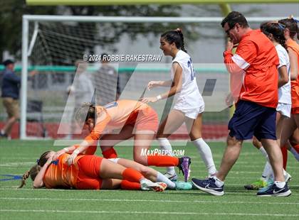 Thumbnail 1 in Wakeland vs. Reedy (UIL 5A Regional Final Playoff) photogallery.
