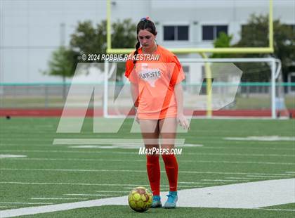 Thumbnail 3 in Wakeland vs. Reedy (UIL 5A Regional Final Playoff) photogallery.