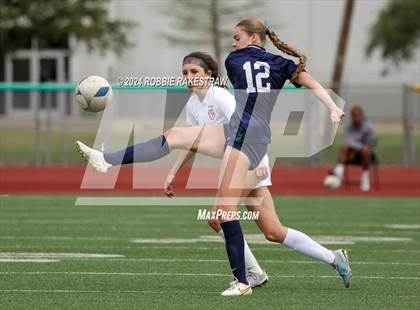 Thumbnail 1 in Wakeland vs. Reedy (UIL 5A Regional Final Playoff) photogallery.