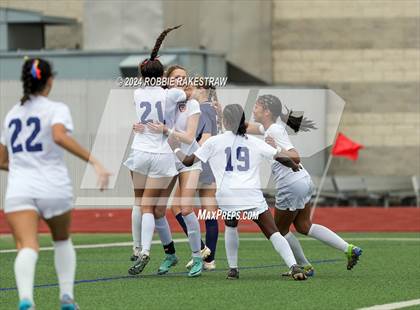 Thumbnail 2 in Wakeland vs. Reedy (UIL 5A Regional Final Playoff) photogallery.
