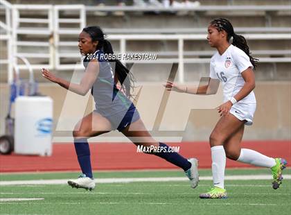 Thumbnail 2 in Wakeland vs. Reedy (UIL 5A Regional Final Playoff) photogallery.