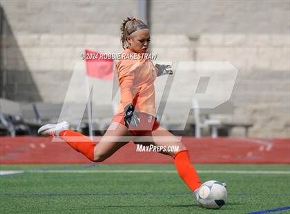 Thumbnail 2 in Wakeland vs. Reedy (UIL 5A Regional Final Playoff) photogallery.