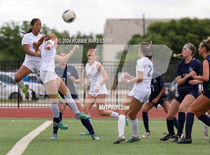 Thumbnail 3 in Wakeland vs. Reedy (UIL 5A Regional Final Playoff) photogallery.