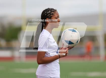 Thumbnail 3 in Wakeland vs. Reedy (UIL 5A Regional Final Playoff) photogallery.