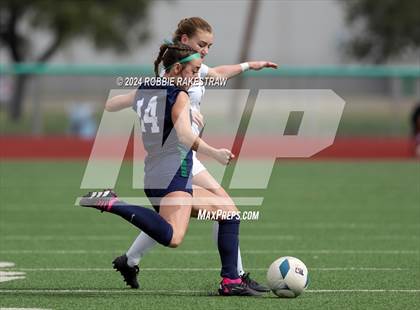 Thumbnail 3 in Wakeland vs. Reedy (UIL 5A Regional Final Playoff) photogallery.