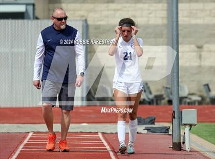 Thumbnail 3 in Wakeland vs. Reedy (UIL 5A Regional Final Playoff) photogallery.