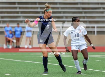 Thumbnail 2 in Wakeland vs. Reedy (UIL 5A Regional Final Playoff) photogallery.