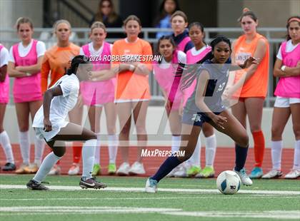 Thumbnail 3 in Wakeland vs. Reedy (UIL 5A Regional Final Playoff) photogallery.