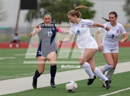 Thumbnail 1 in Wakeland vs. Reedy (UIL 5A Regional Final Playoff) photogallery.