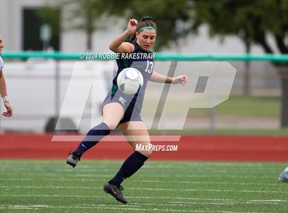 Thumbnail 1 in Wakeland vs. Reedy (UIL 5A Regional Final Playoff) photogallery.