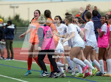 Thumbnail 1 in Wakeland vs. Reedy (UIL 5A Regional Final Playoff) photogallery.