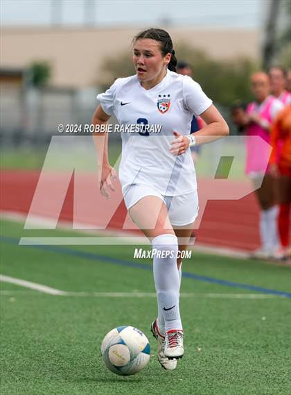 Thumbnail 1 in Wakeland vs. Reedy (UIL 5A Regional Final Playoff) photogallery.
