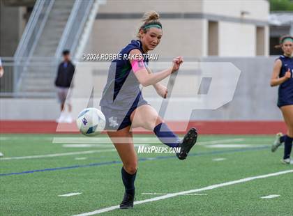 Thumbnail 1 in Wakeland vs. Reedy (UIL 5A Regional Final Playoff) photogallery.