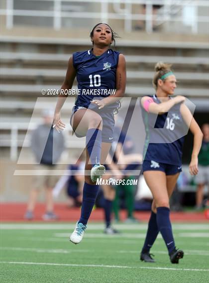 Thumbnail 3 in Wakeland vs. Reedy (UIL 5A Regional Final Playoff) photogallery.