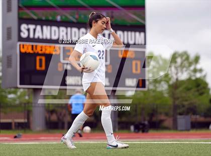 Thumbnail 3 in Wakeland vs. Reedy (UIL 5A Regional Final Playoff) photogallery.
