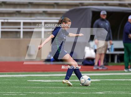 Thumbnail 3 in Wakeland vs. Reedy (UIL 5A Regional Final Playoff) photogallery.