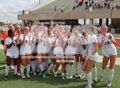 Thumbnail 2 in Wakeland vs. Reedy (UIL 5A Regional Final Playoff) photogallery.