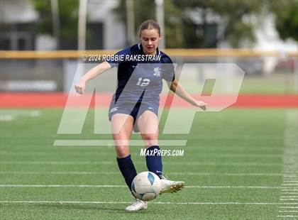 Thumbnail 2 in Wakeland vs. Reedy (UIL 5A Regional Final Playoff) photogallery.