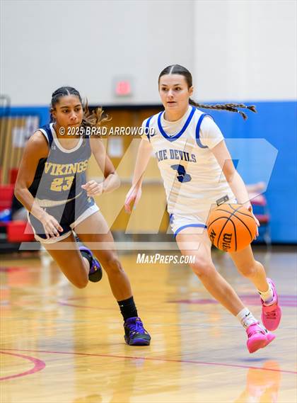 Thumbnail 3 in South Iredell vs Mooresville (North Iredell Holiday Classic) photogallery.