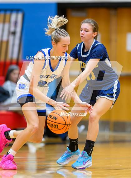 Thumbnail 1 in South Iredell vs Mooresville (North Iredell Holiday Classic) photogallery.