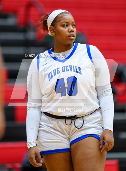 Thumbnail 3 in South Iredell vs Mooresville (North Iredell Holiday Classic) photogallery.