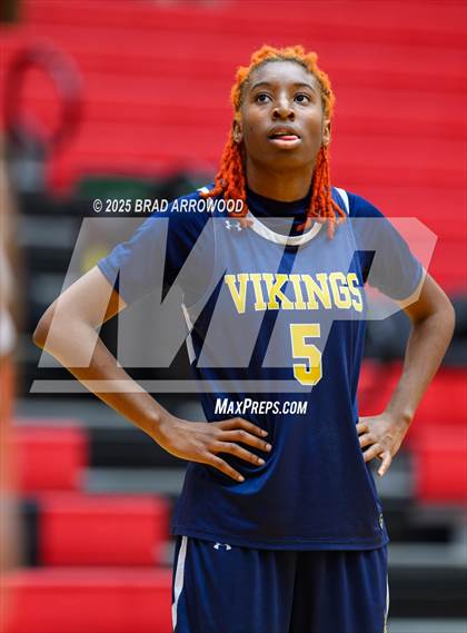 Thumbnail 3 in South Iredell vs Mooresville (North Iredell Holiday Classic) photogallery.